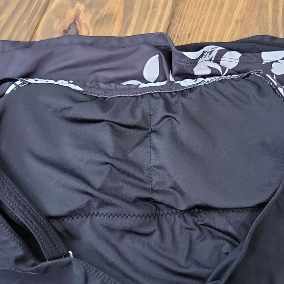 Unknown Brand. Floral Black and White Women's Tankini. Size Large. Like New - Picture 4 of 6